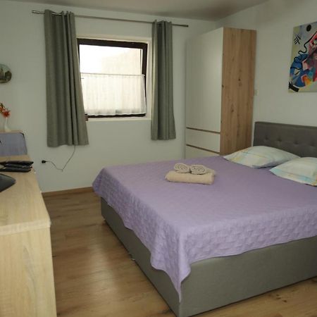 Apartments Noemi Malinska Extérieur photo