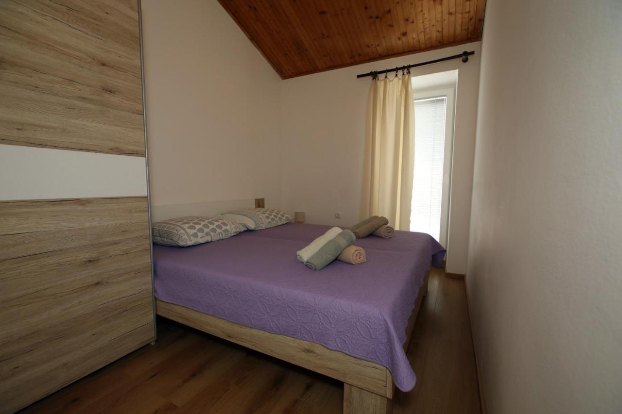 Apartments Noemi Malinska Extérieur photo