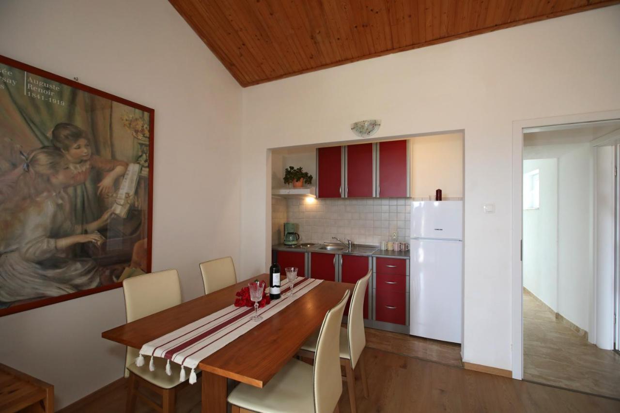 Apartments Noemi Malinska Extérieur photo