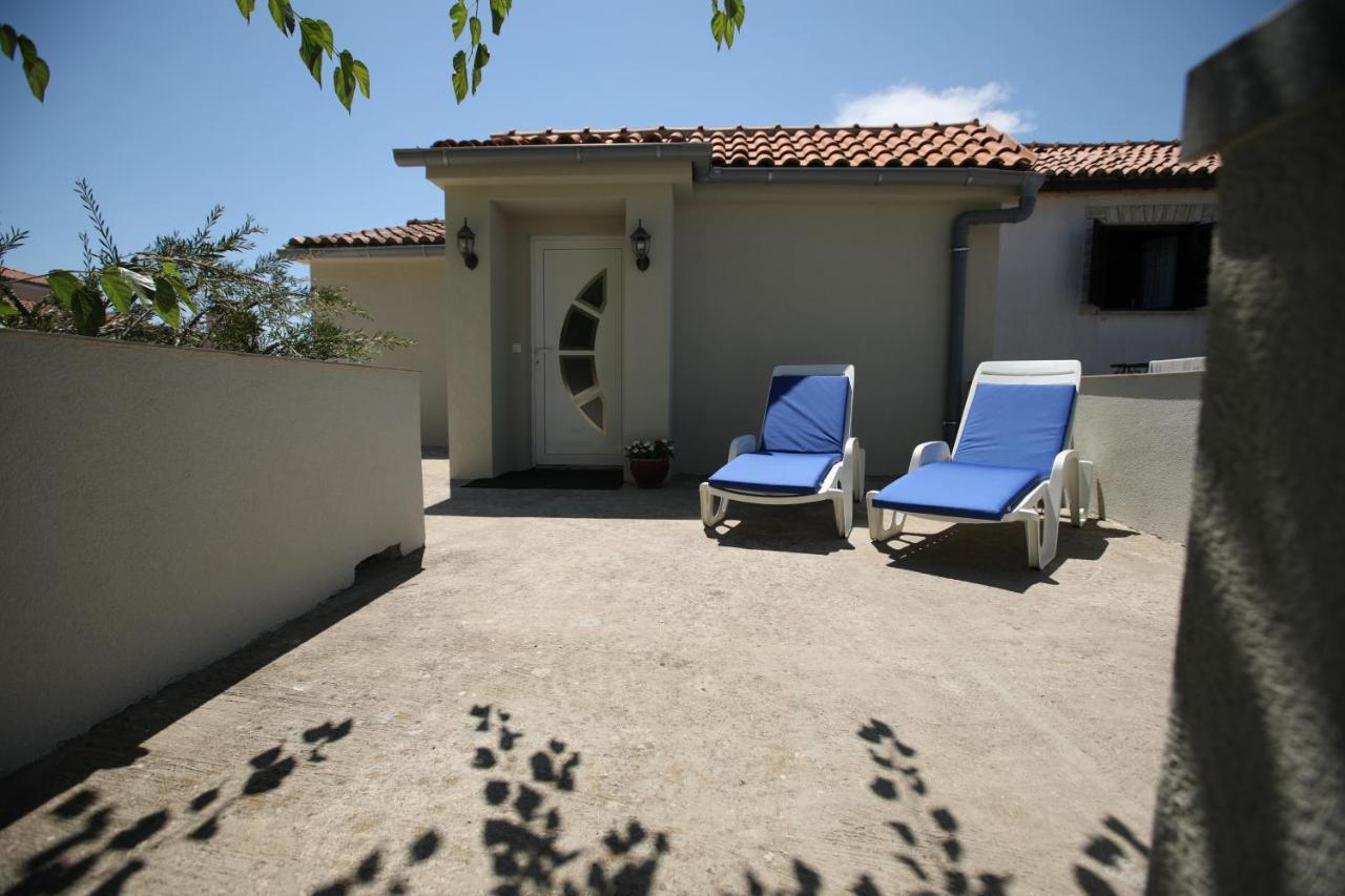Apartments Noemi Malinska Extérieur photo