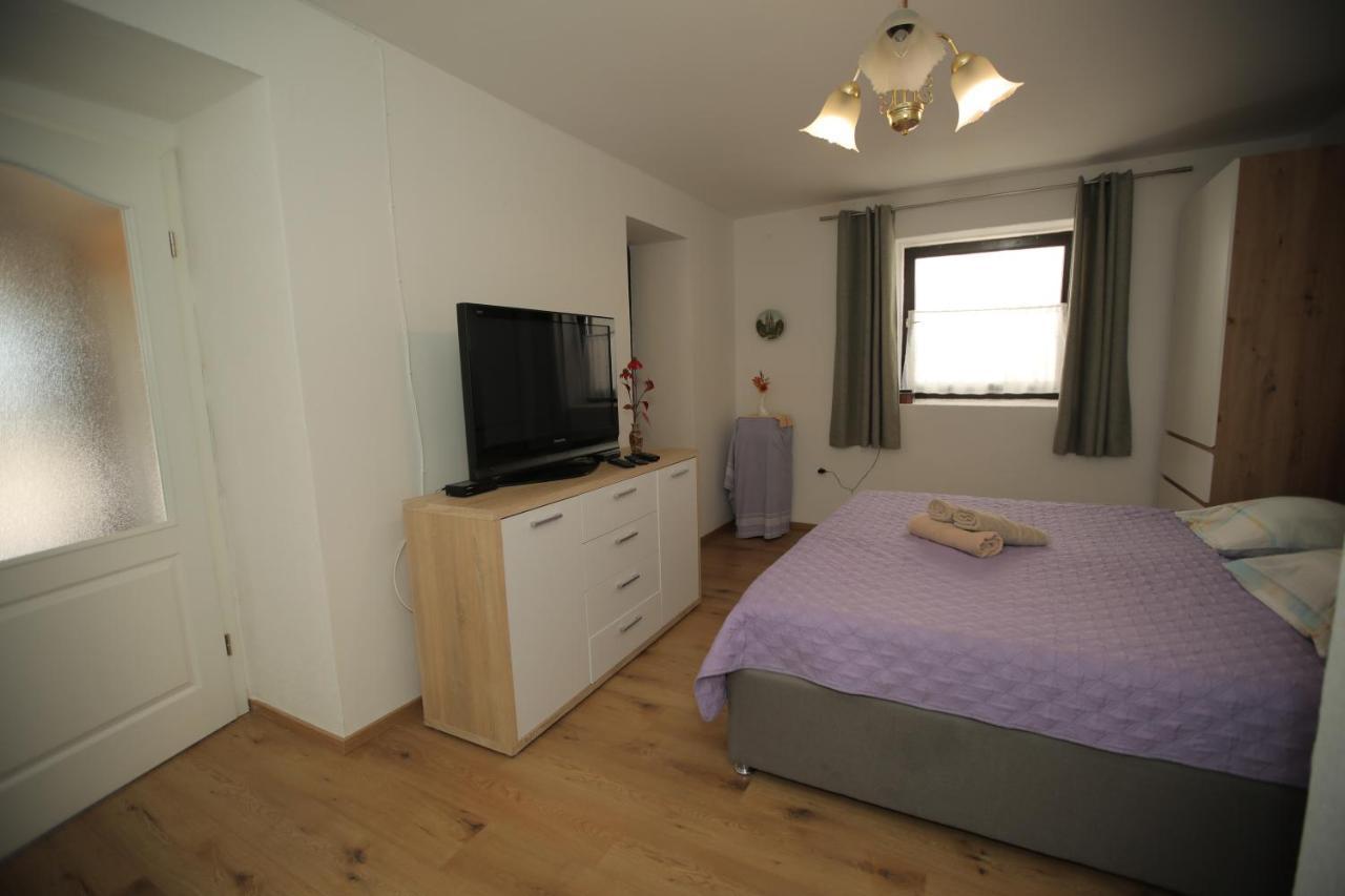 Apartments Noemi Malinska Extérieur photo