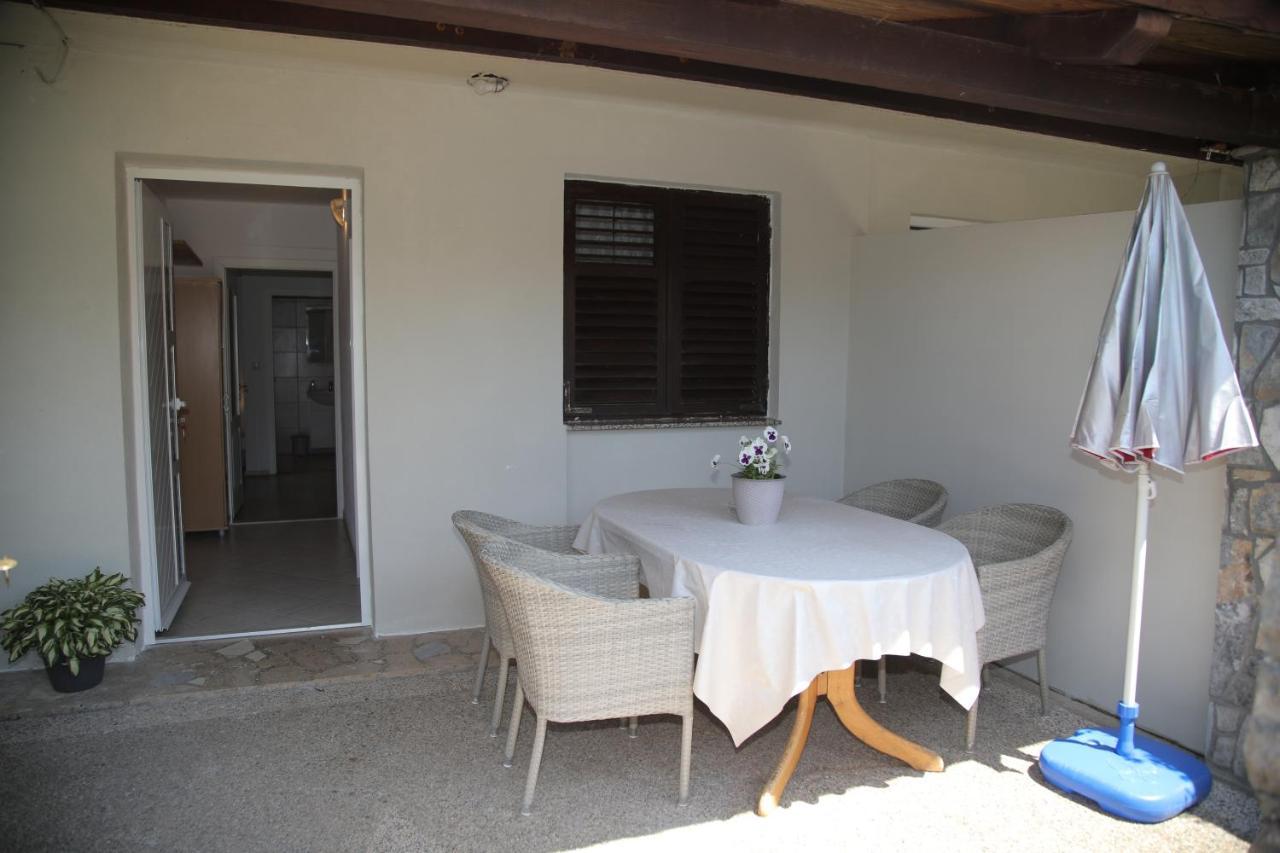 Apartments Noemi Malinska Extérieur photo