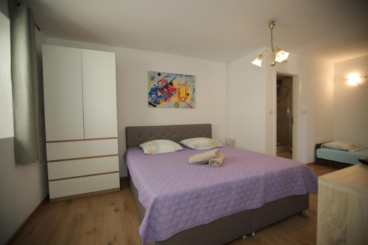 Apartments Noemi Malinska Extérieur photo